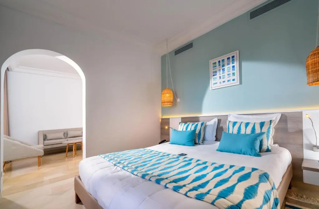 Deluxe Double Room with Side Sea View
